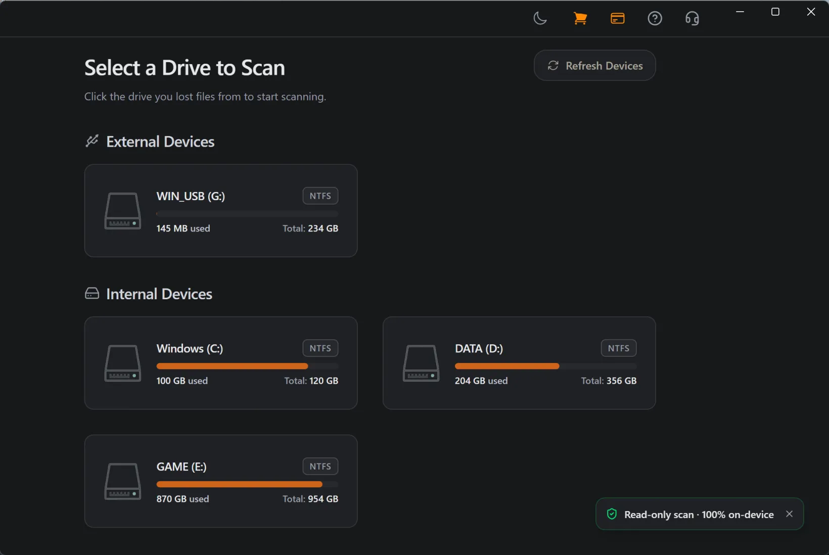 Refindo drive selection on Windows showing an external USB or flash drive alongside internal drives, with capacity and file system.